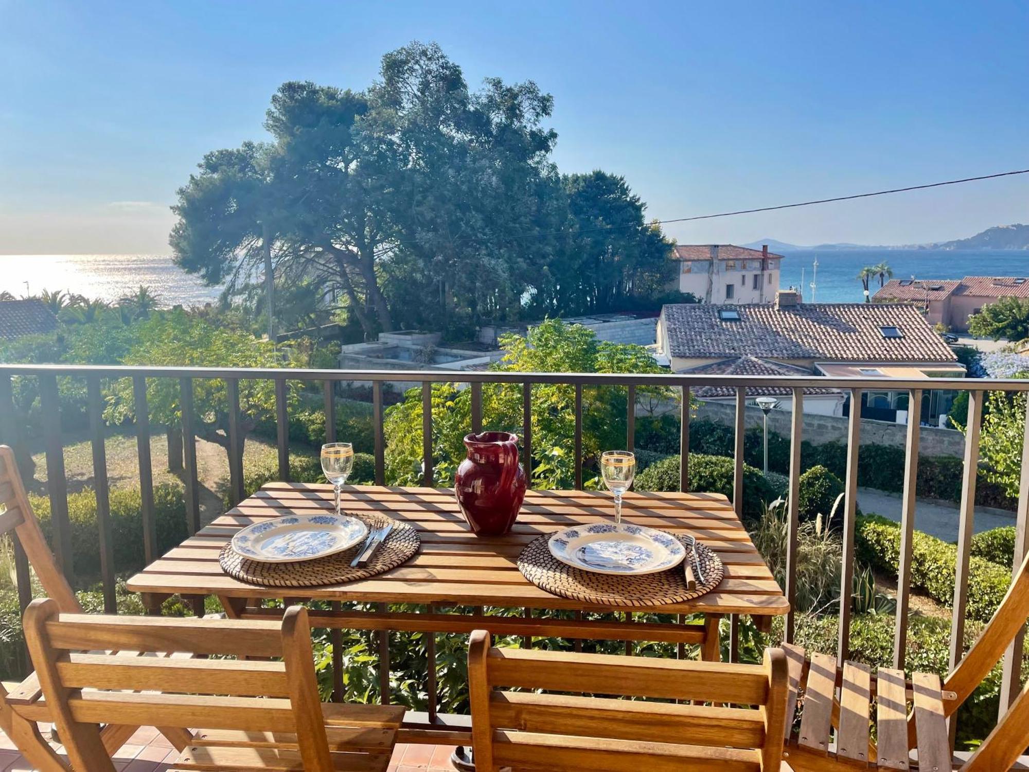 Appartement Cosy Vue Mer A 50 M De La Plage - Refait A Neuf Et Climatise Le Pradet Exterior photo