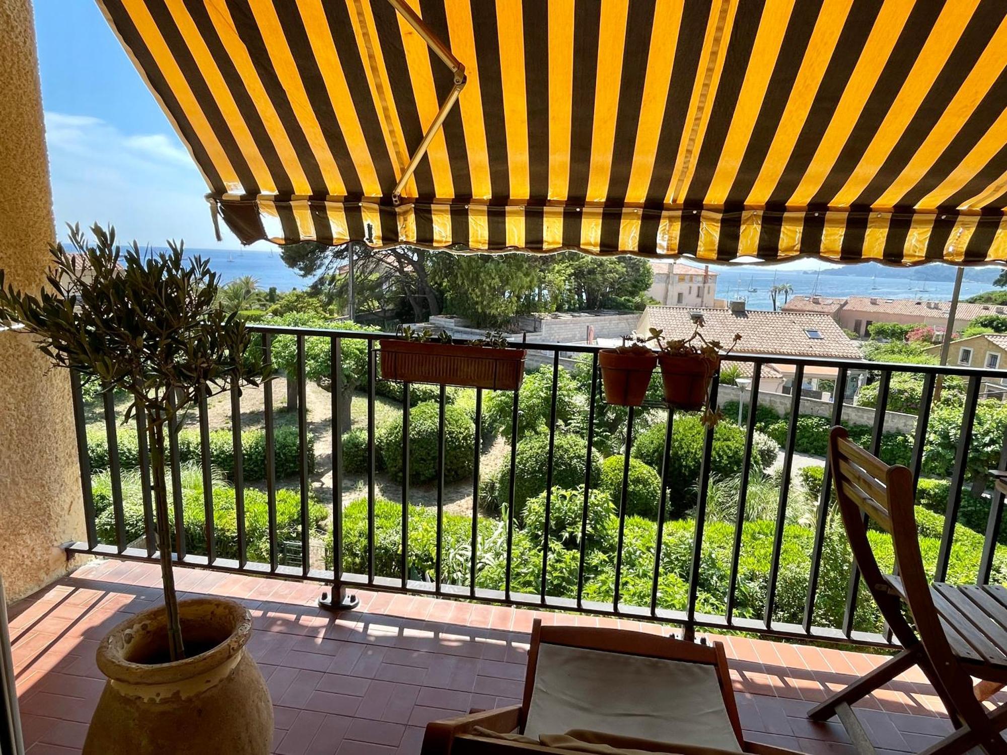 Appartement Cosy Vue Mer A 50 M De La Plage - Refait A Neuf Et Climatise Le Pradet Exterior photo